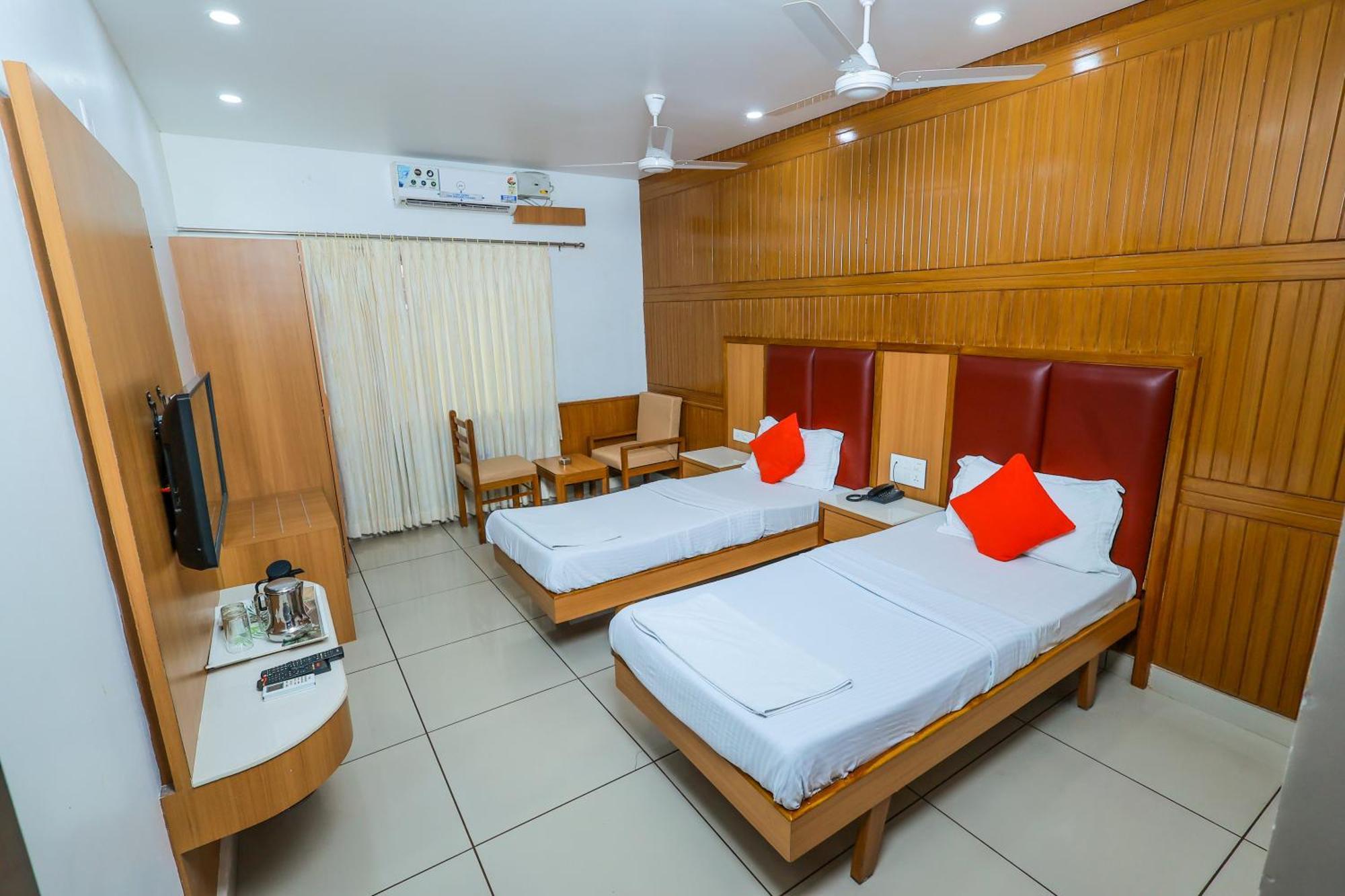 Hotel Janardana Удупи Екстериор снимка