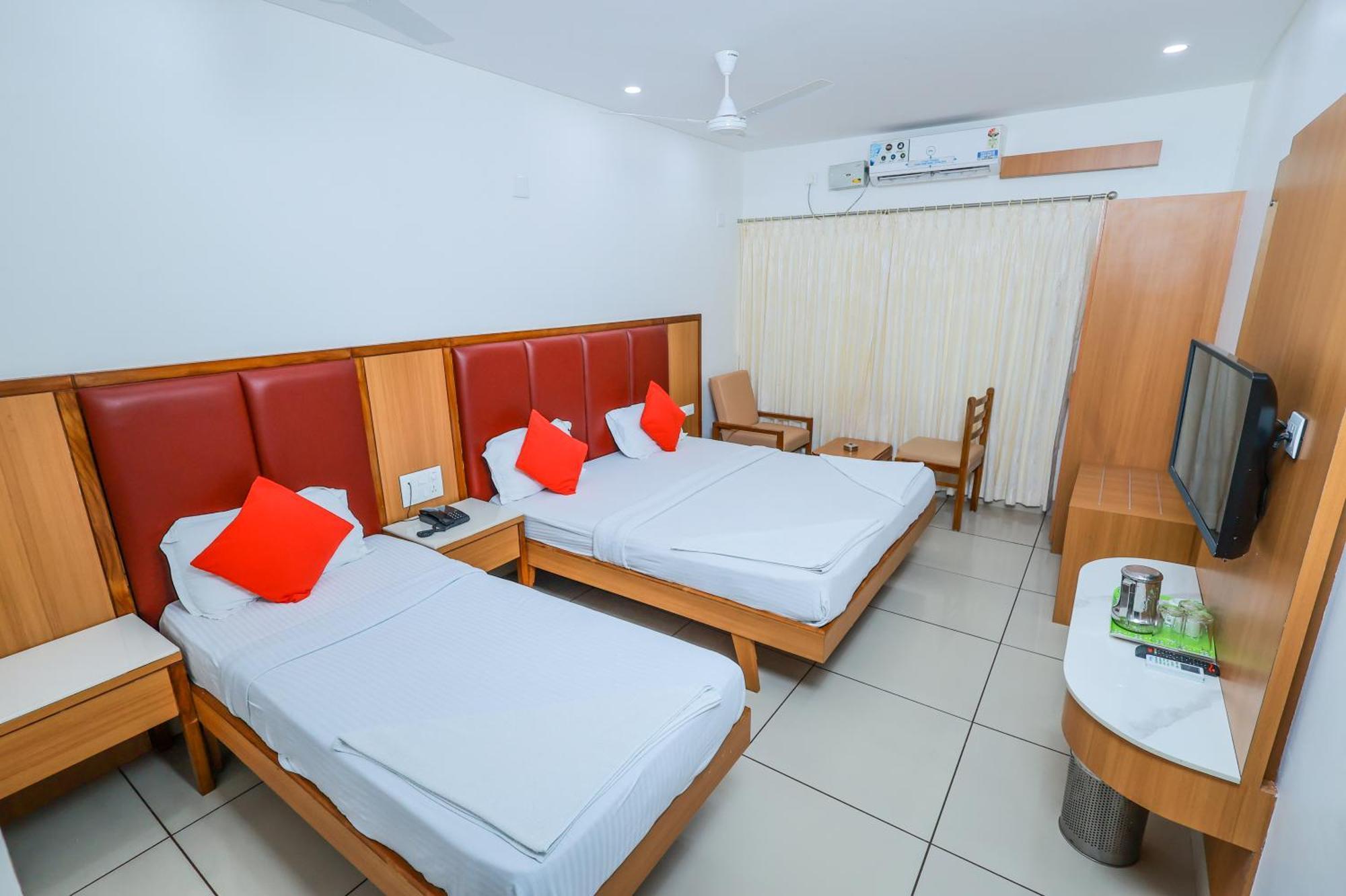 Hotel Janardana Удупи Екстериор снимка