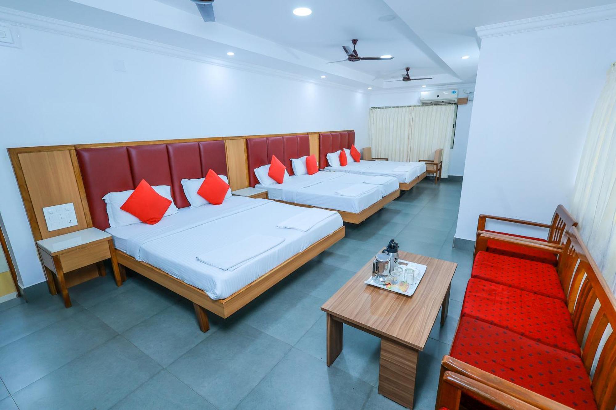 Hotel Janardana Удупи Екстериор снимка