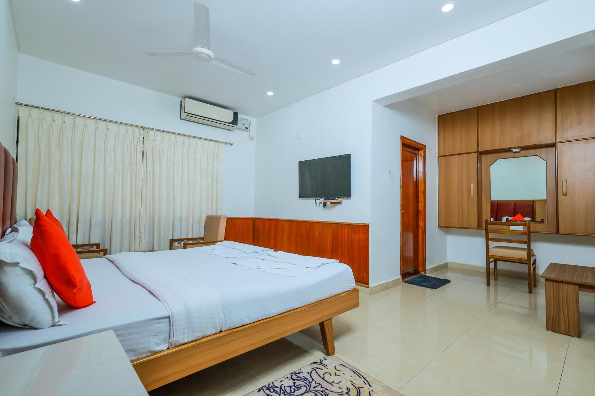 Hotel Janardana Удупи Екстериор снимка