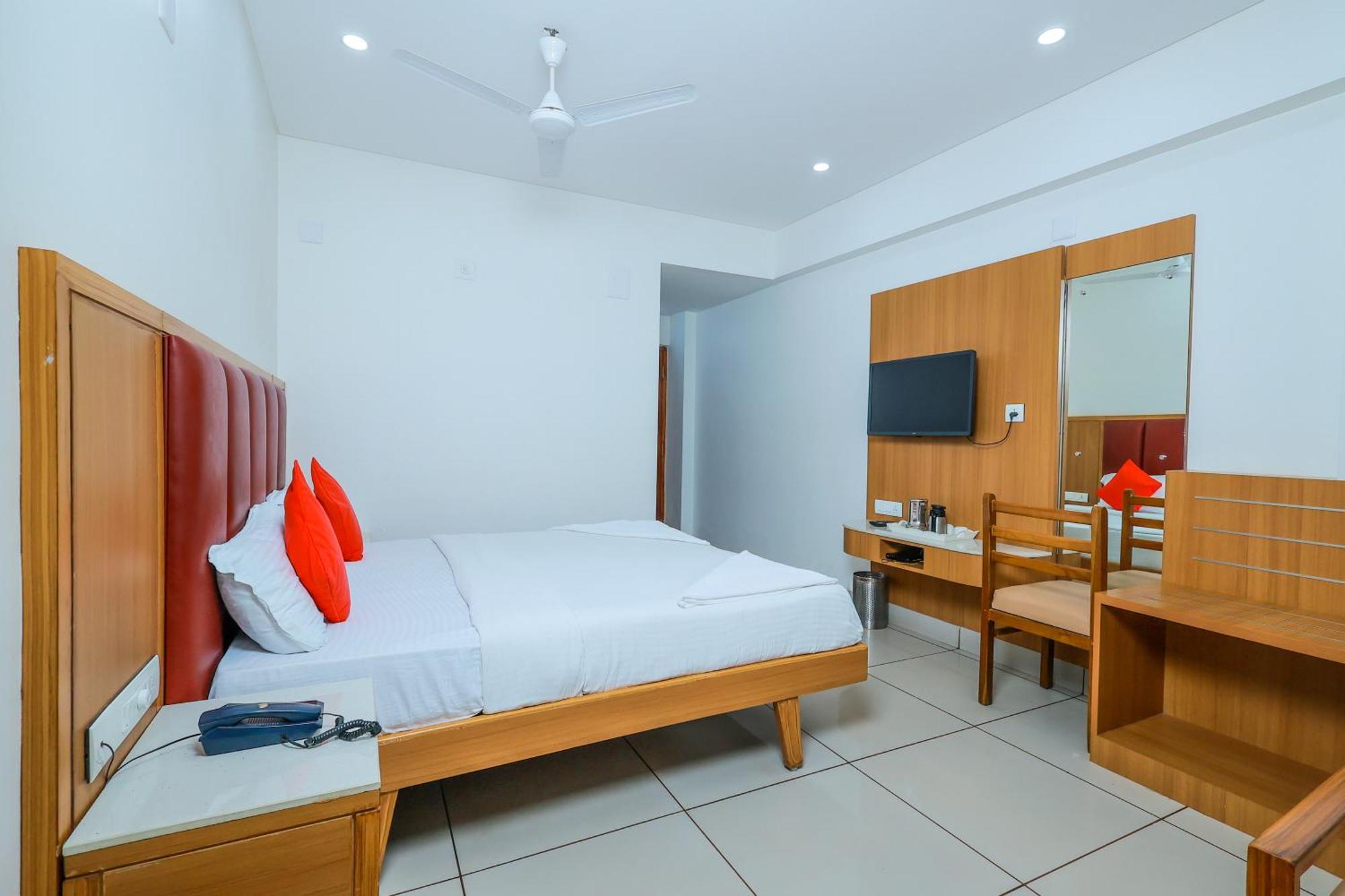 Hotel Janardana Удупи Екстериор снимка