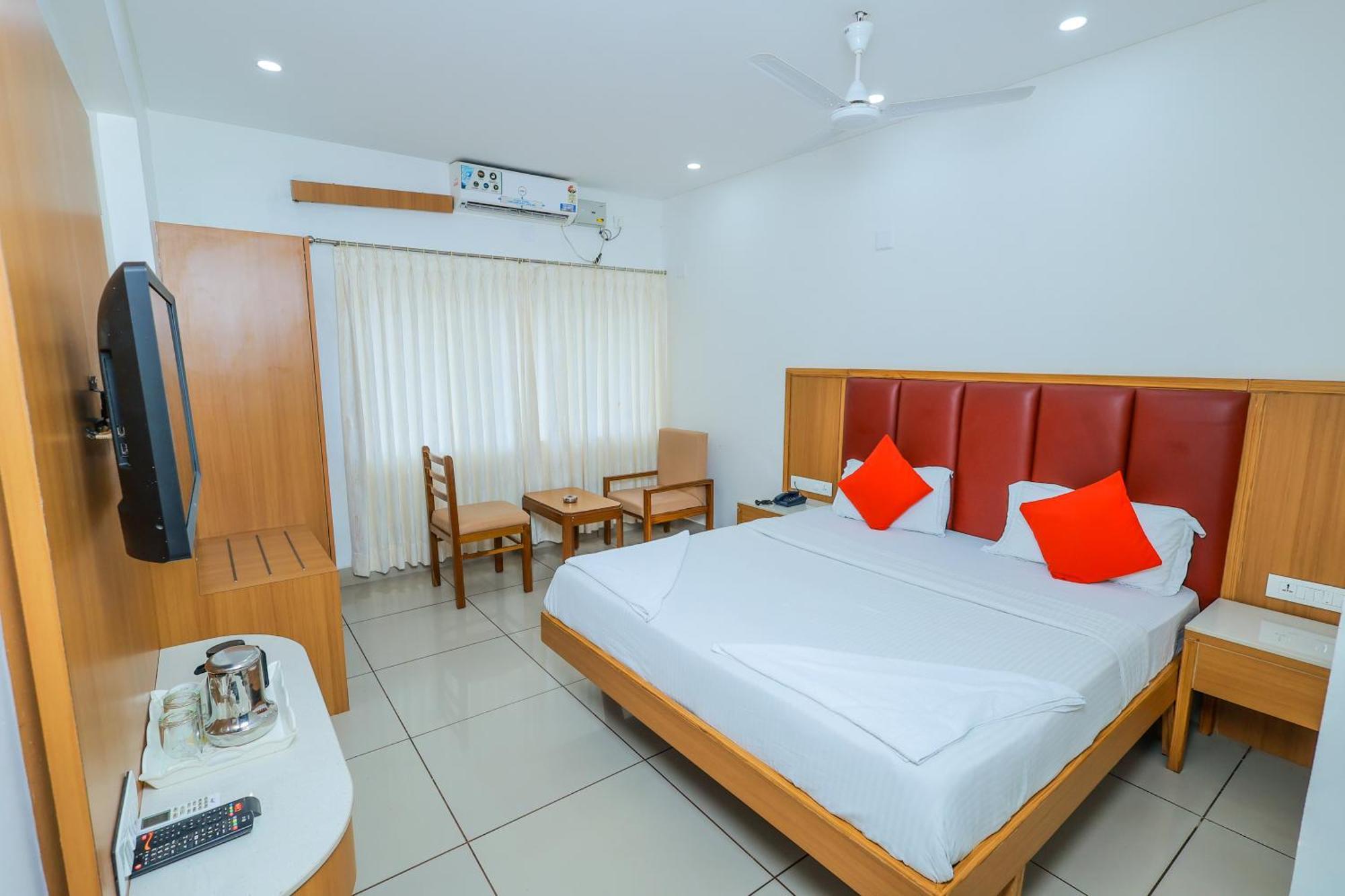 Hotel Janardana Удупи Екстериор снимка
